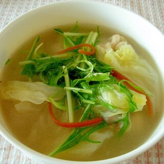 野菜たっぷり！水菜とまいたけの中華スープ